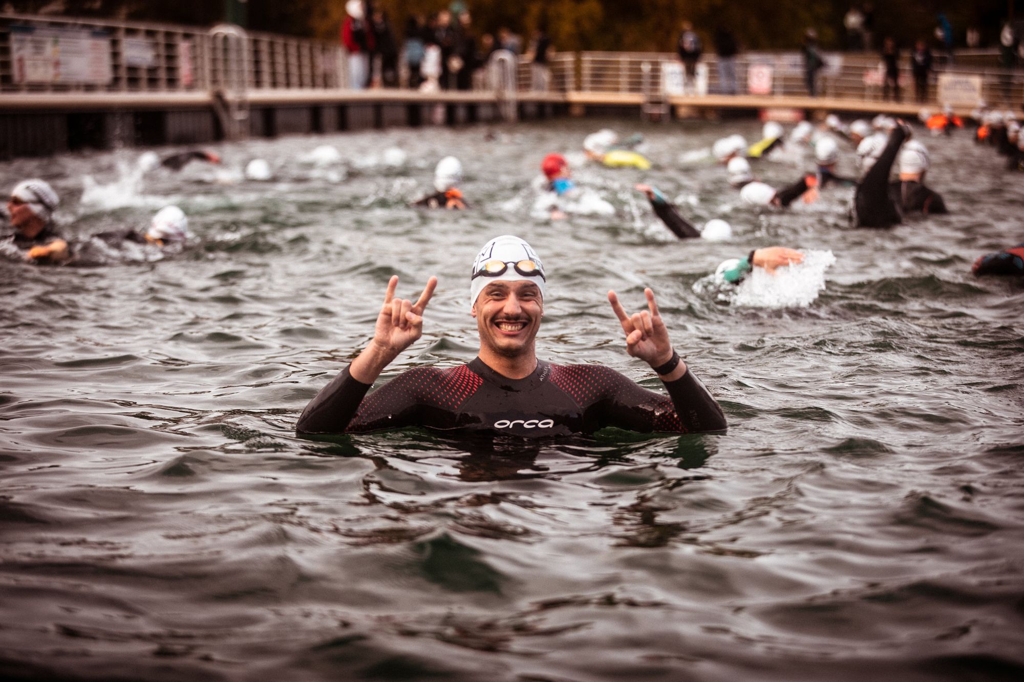 Triathlète tout sourire dans l'eau avant le départ natation à Woippy